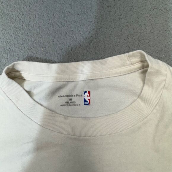 Chicago Bulls Shirt Men Medium White Abercrombie Fitch Crew Neck NBA Basketball - Picture 9 of 16